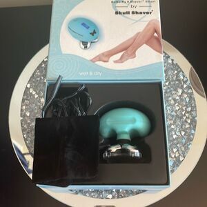 Preowned blue Butterfly II shaver smart by skull shaver works both wet & dry
